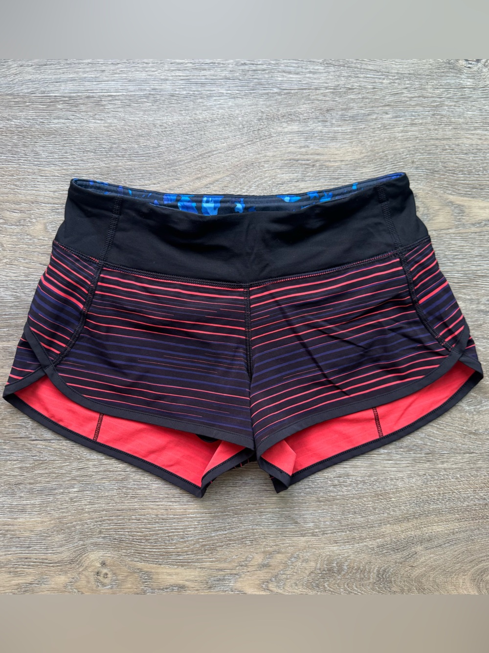 Lululemon Run: Speed Short *4-way Stretch
Twisted Dune Alarming Black / Black